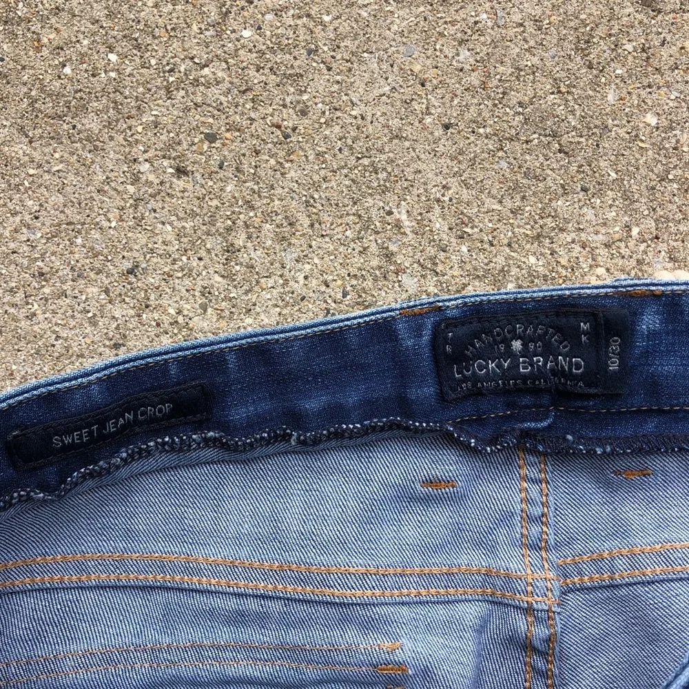 Lucky Brand Cropped Jeans Size 10 /30 - Picture 3 of 4